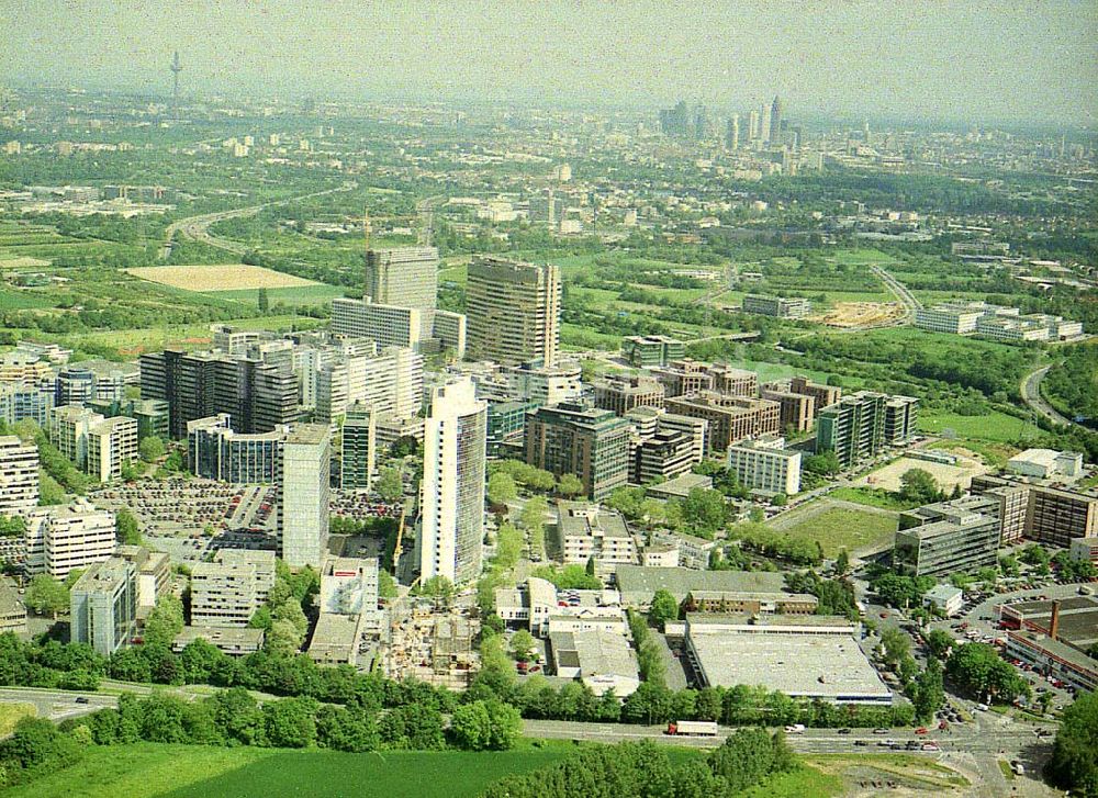 Luftbild Frankfurt am Main - Gewerbe- und Entwicklungsgebiet der HVB-Projekt am Gewerbegebiet Eschenborn - Süd in Frankfurt Sossenheim (Hessen)