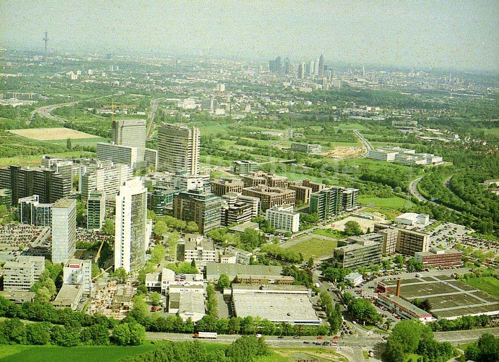 Luftaufnahme Frankfurt am Main - Gewerbe- und Entwicklungsgebiet der HVB-Projekt am Gewerbegebiet Eschenborn - Süd in Frankfurt Sossenheim (Hessen)