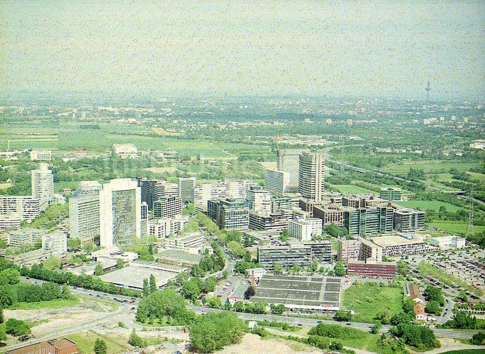 Luftbild Frankfurt am Main - Gewerbe- und Entwicklungsgebiet der HVB-Projekt am Gewerbegebiet Eschenborn - Süd in Frankfurt Sossenheim (Hessen)