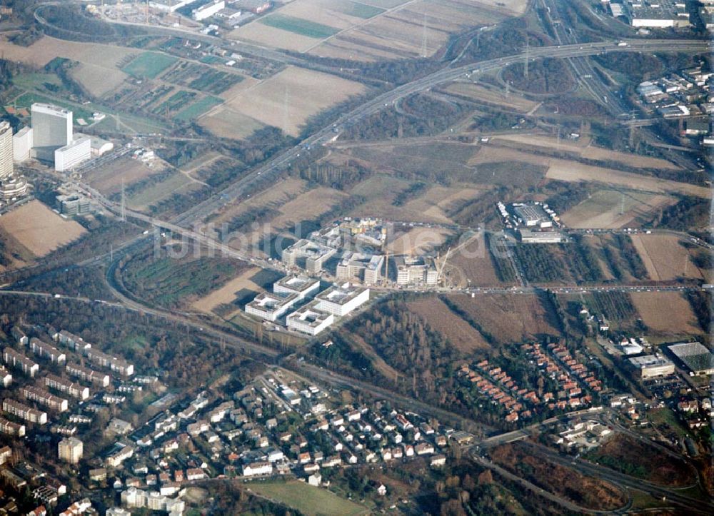 Luftaufnahme Frankfurt / M. - Gewerbe- und Entwicklungsgebiet der HVB-Projekt am Gewerbegebiet Eschenborn - Süd in Frankfurt Sossenheim (Hessen)