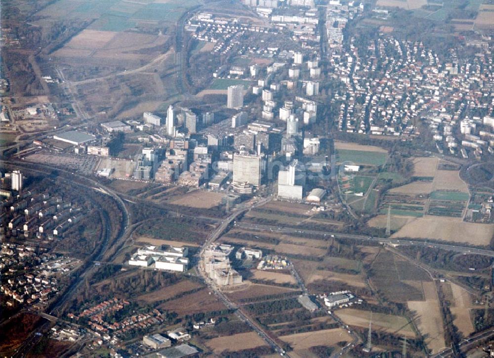 Frankfurt / M. von oben - Gewerbe- und Entwicklungsgebiet der HVB-Projekt am Gewerbegebiet Eschenborn - Süd in Frankfurt Sossenheim (Hessen)