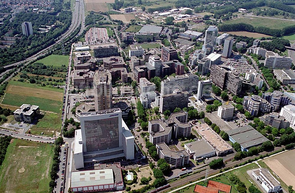 Luftbild Frankfurt Sossenheim (Hessen) - Gewerbe- und Entwicklungsgebiet der HVB-Projekt am Gewerbegebiet Eschenborn - Süd in Frankfurt Sossenheim (Hessen)