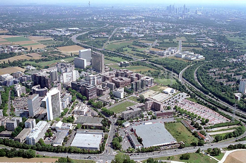 Luftaufnahme Frankfurt Sossenheim (Hessen) - Gewerbe- und Entwicklungsgebiet der HVB-Projekt am Gewerbegebiet Eschenborn - Süd in Frankfurt Sossenheim (Hessen)