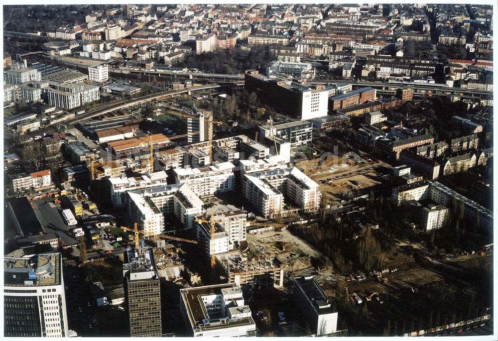 Luftaufnahme Frankfurt am Main - Gewerbe- und Entwicklungsgebiet der HVB-Projekt an der Theodor-Heuss-Allee in Frankfurt/Main. (Hessen).