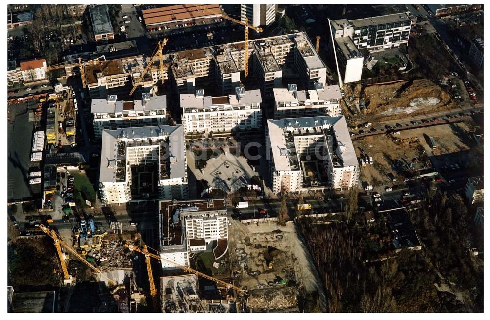 Frankfurt am Main von oben - Gewerbe- und Entwicklungsgebiet der HVB-Projekt an der Theodor-Heuss-Allee in Frankfurt/Main. (Hessen).