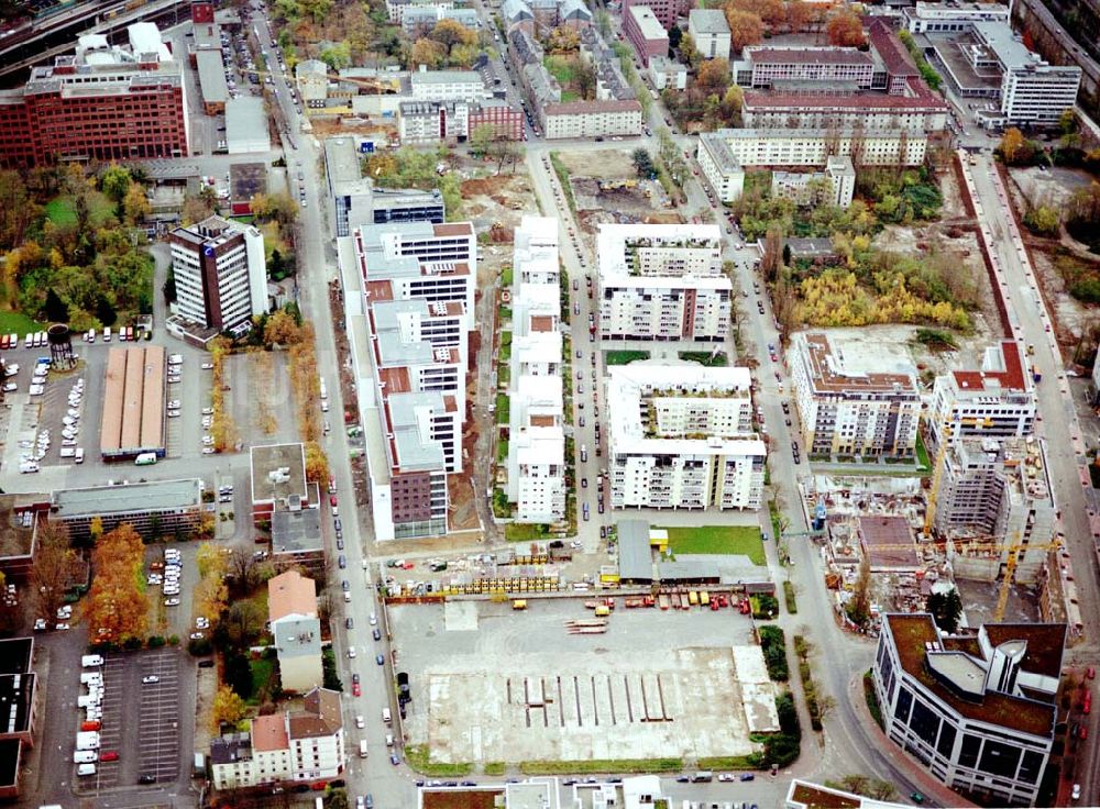 Frankfurt am Main von oben - Gewerbe- und Entwicklungsgebiet der HVB-Projekt an der Theodor-Heuss-Allee in Frankfurt/Main. (Hessen).