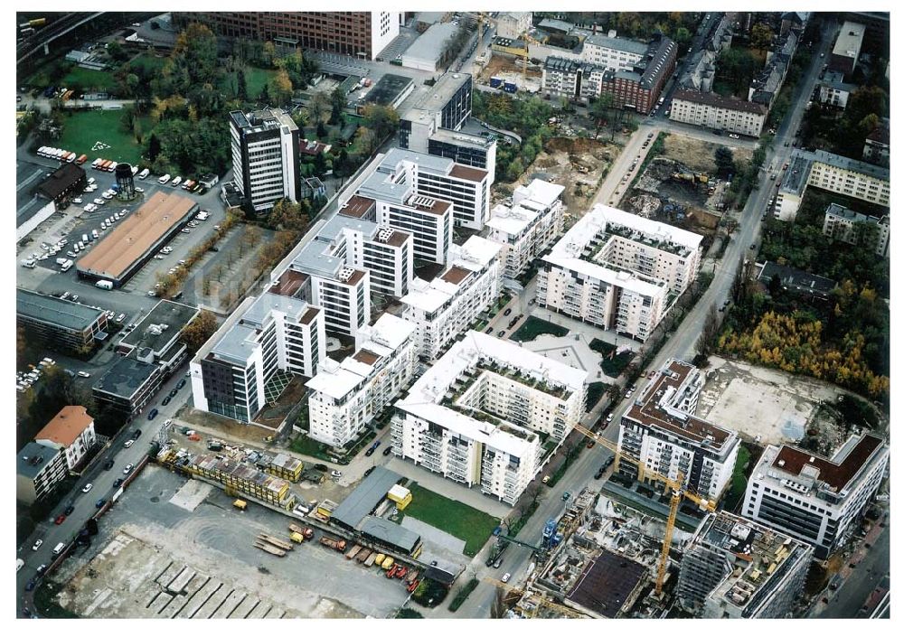 Frankfurt am Main von oben - Gewerbe- und Entwicklungsgebiet der HVB-Projekt an der Theodor-Heuss-Allee in Frankfurt/Main. (Hessen).