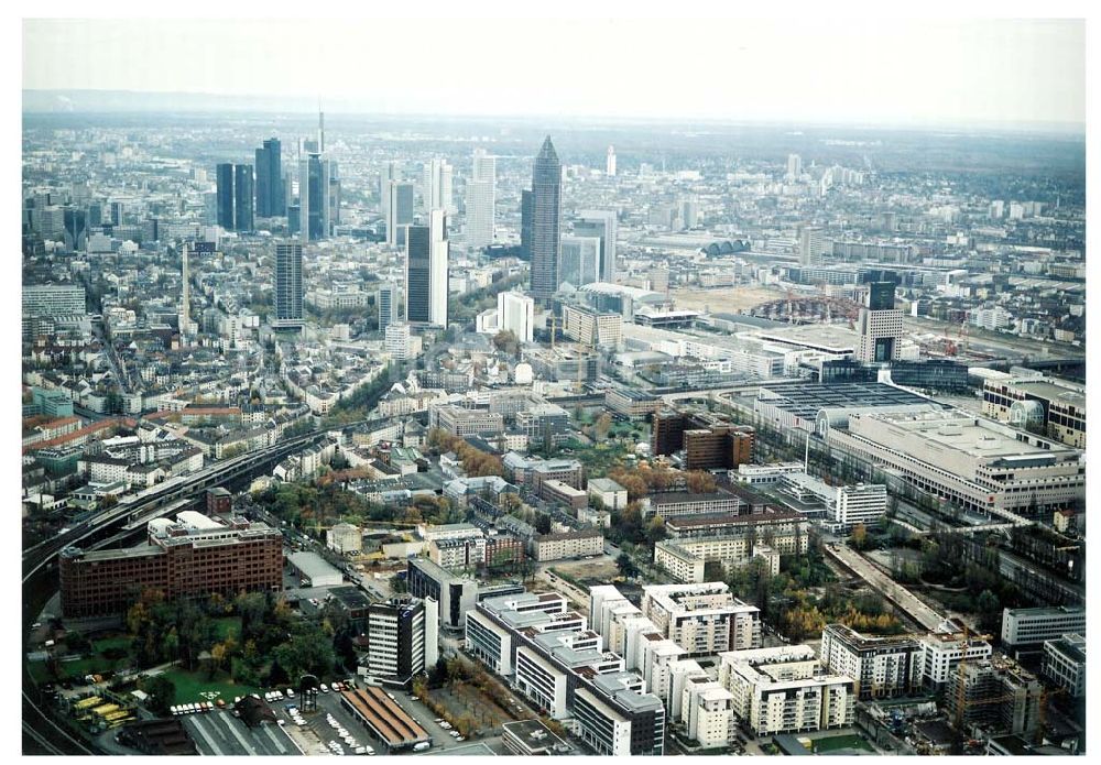 Luftaufnahme Frankfurt am Main - Gewerbe- und Entwicklungsgebiet der HVB-Projekt an der Theodor-Heuss-Allee in Frankfurt/Main. (Hessen).