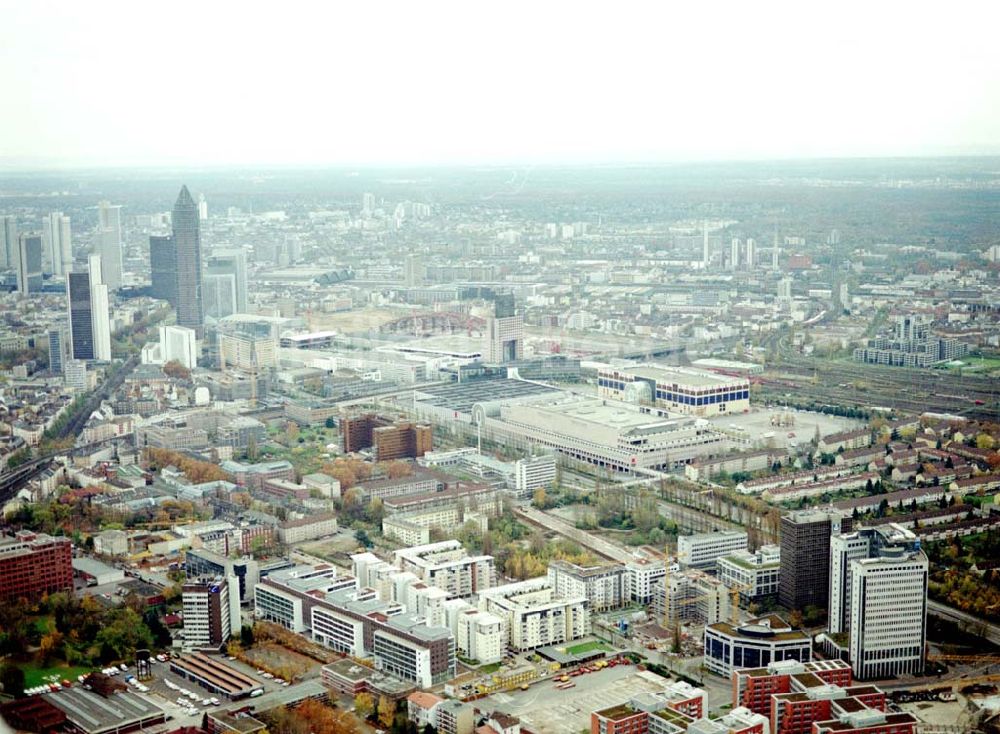 Frankfurt am Main von oben - Gewerbe- und Entwicklungsgebiet der HVB-Projekt an der Theodor-Heuss-Allee in Frankfurt/Main. (Hessen).