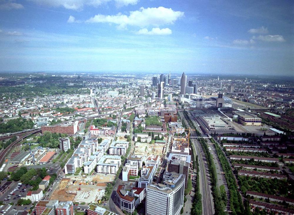 Frankfurt am Main von oben - Gewerbe- und Entwicklungsgebiet der HVB-Projekt an der Theodor-Heuss-Allee in Frankfurt/Main. (Hessen). 16.Mai 2002