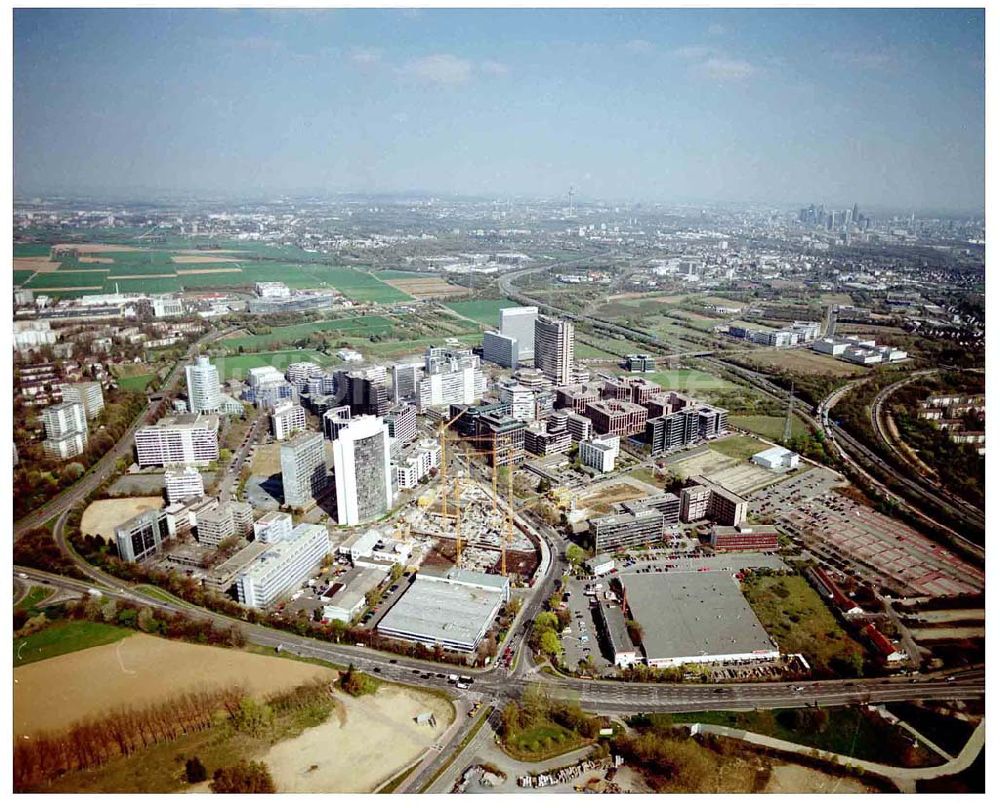 FRANKFURT AM MAIN von oben - Gewerbe- und Entwicklungsgebiet Sossenheim der HVB-Projekt am Gewerbegebiet Eschenborn-Süd in Frankfurt/Main (Hessen)