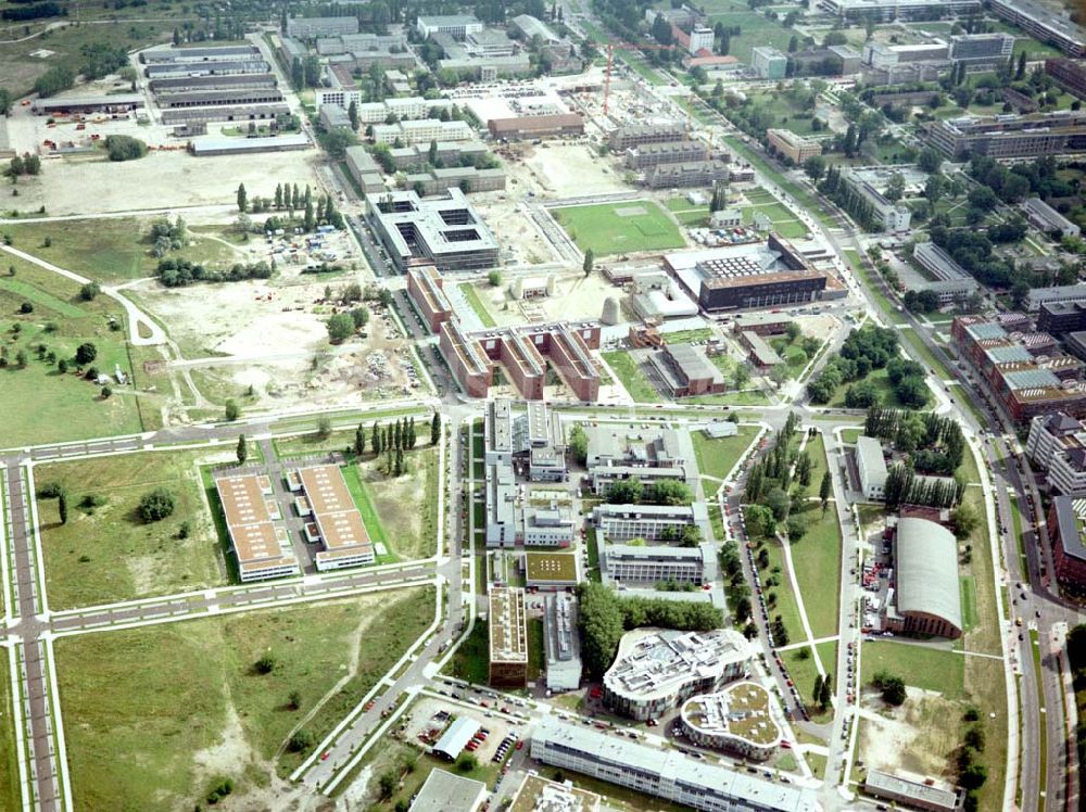 Luftbild Berlin - Adlershof - Gewerbe- und Entwicklungspark WISTAS in Berlin-Adlershof am Gelände des ehem. Flugplatzes Johannisthal.