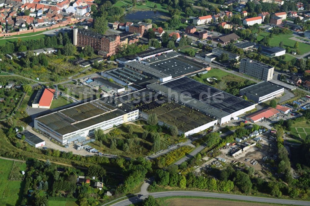 Wittstock/Dosse von oben - Gewerbe- und Industriegebiet auf dem Gelände der ehemaligen DDR- Konfektionsfabrik in Wittstock/Dosse im Bundesland Brandenburg