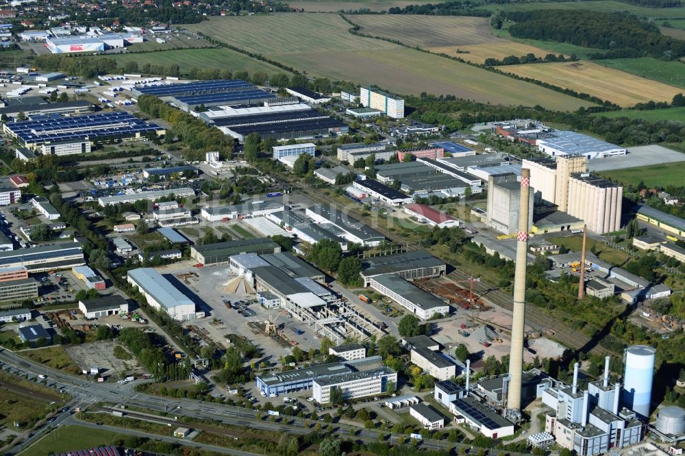 Schwerin aus der Vogelperspektive: Gewerbe- und Industriegebiet mit dem Heizkraftwerk Pampow in Schwerin im Bundesland Mecklenburg-Vorpommern