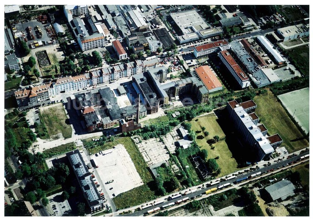 Berlin - Lichtenberg aus der Vogelperspektive: Gewerbe- und Industriegebiet der HVB-Projekt GmbH an der Bornitzstraße in Berlin - Lichtenberg.