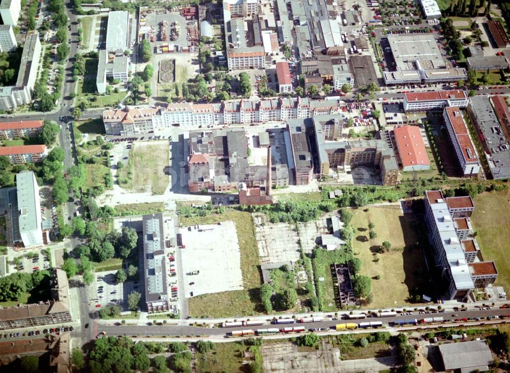 Luftbild Berlin - Lichtenberg - Gewerbe- und Industriegebiet der HVB-Projekt GmbH an der Bornitzstraße in Berlin - Lichtenberg.