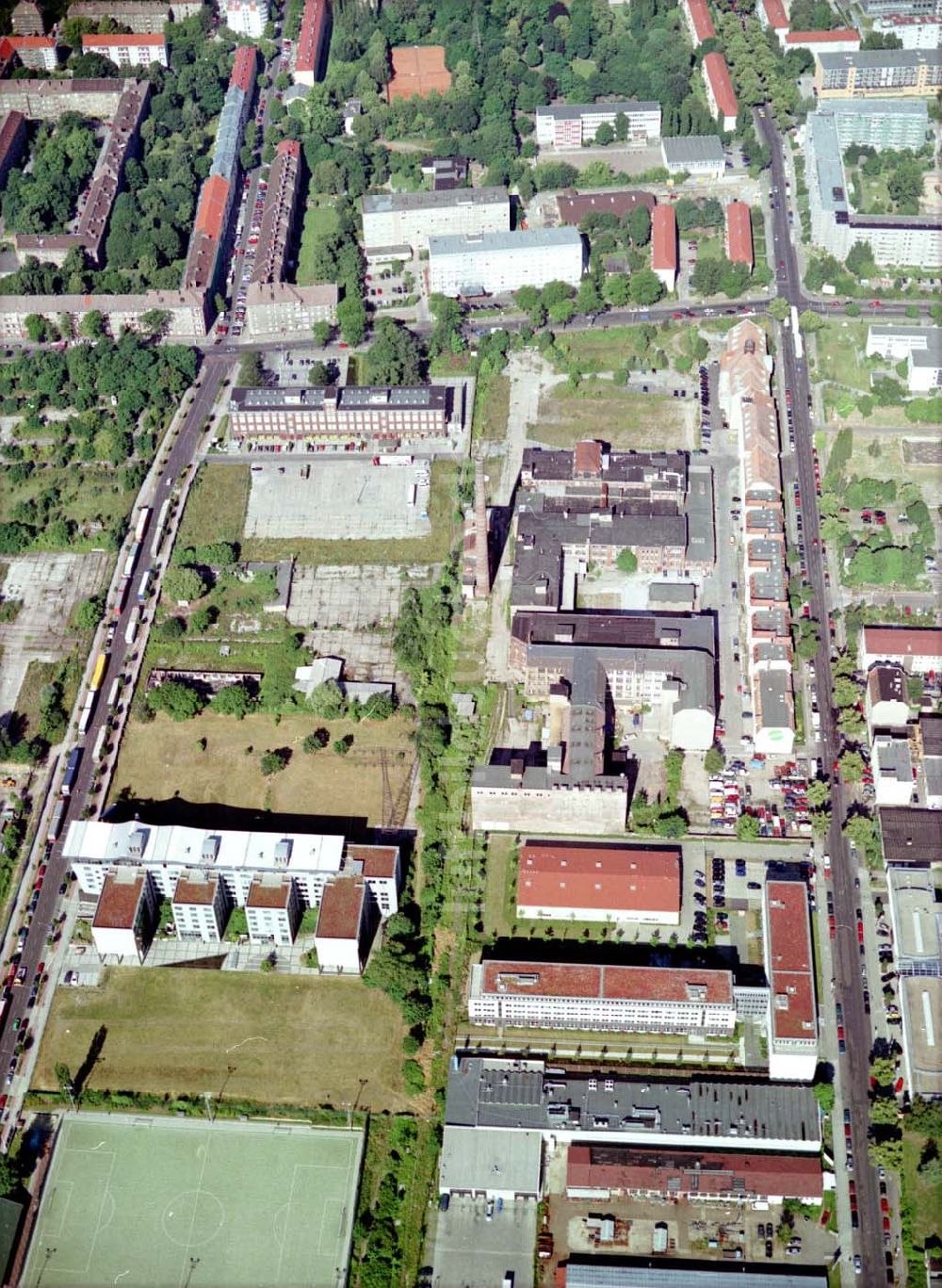 Berlin - Lichtenberg aus der Vogelperspektive: Gewerbe- und Industriegebiet der HVB-Projekt GmbH an der Bornitzstraße in Berlin - Lichtenberg.