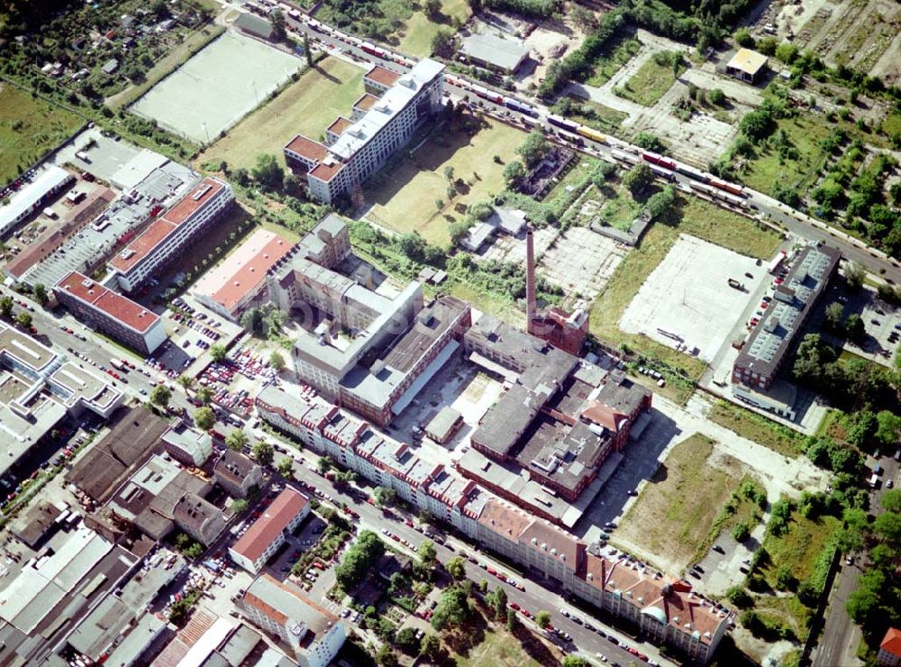 Berlin - Lichtenberg von oben - Gewerbe- und Industriegebiet der HVB-Projekt GmbH an der Bornitzstraße in Berlin - Lichtenberg.