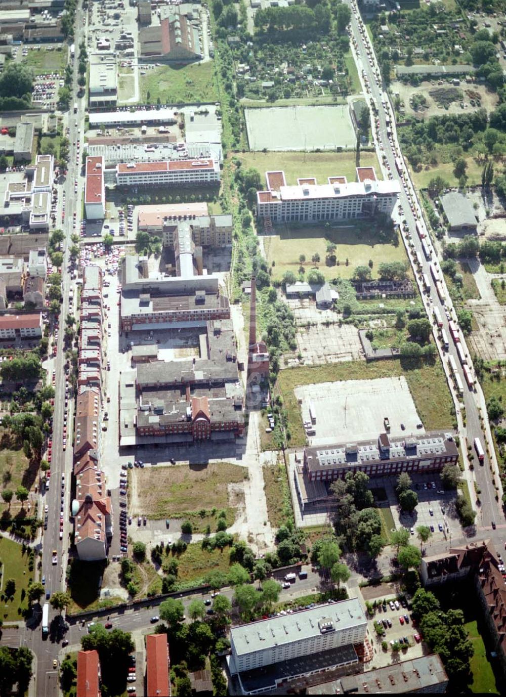 Luftbild Berlin - Lichtenberg - Gewerbe- und Industriegebiet der HVB-Projekt GmbH an der Bornitzstraße in Berlin - Lichtenberg.