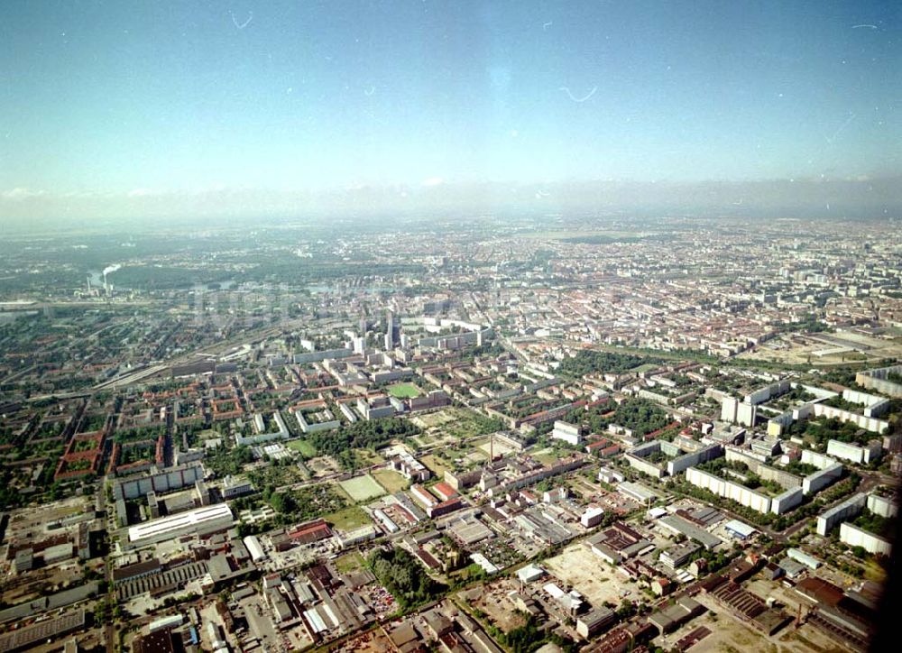 Luftbild Berlin - Lichtenberg - Gewerbe- und Industriegebiet der HVB-Projekt GmbH an der Bornitzstraße in Berlin - Lichtenberg.