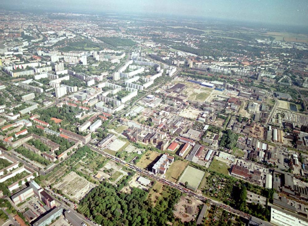 Berlin - Lichtenberg von oben - Gewerbe- und Industriegebiet der HVB-Projekt GmbH an der Bornitzstraße in Berlin - Lichtenberg.