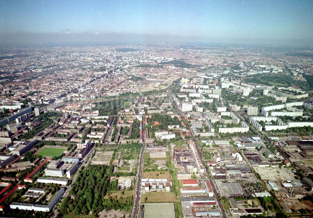 Berlin - Lichtenberg aus der Vogelperspektive: Gewerbe- und Industriegebiet der HVB-Projekt GmbH an der Bornitzstraße in Berlin - Lichtenberg.