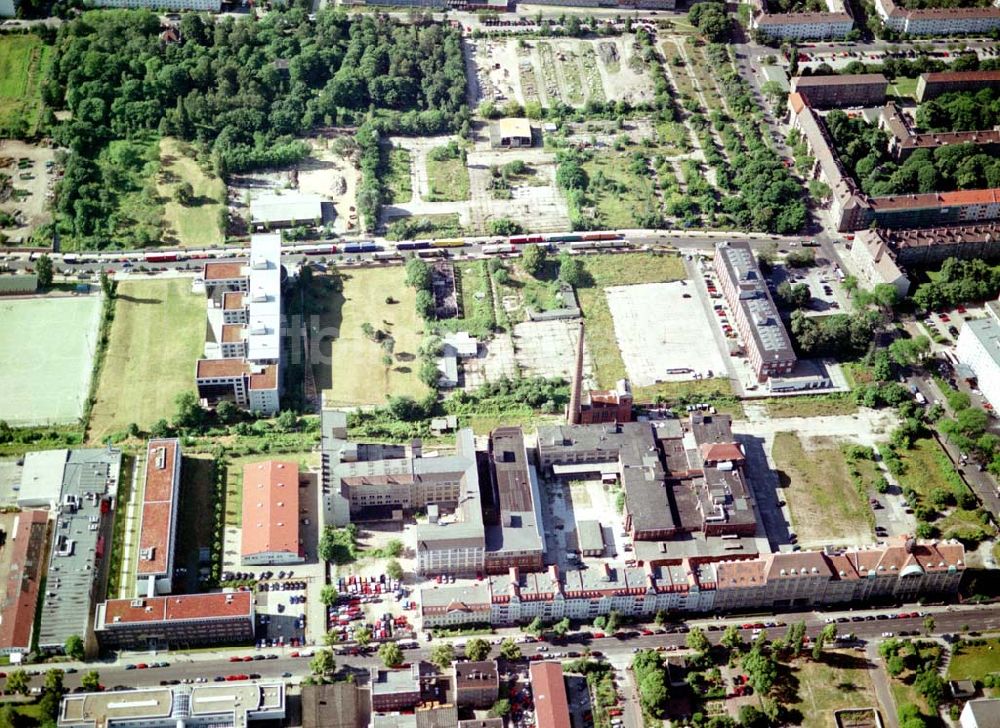 Luftbild Berlin - Lichtenberg - Gewerbe- und Industriegebiet der HVB-Projekt GmbH an der Bornitzstraße in Berlin - Lichtenberg.