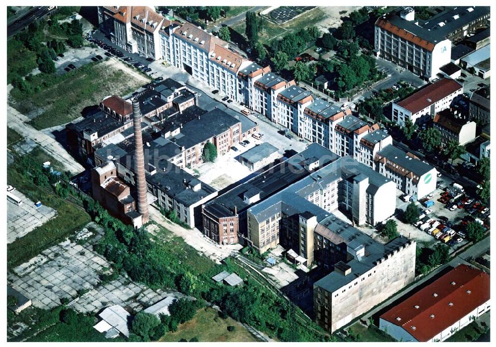 Luftaufnahme Berlin - Lichtenberg - Gewerbe- und Industriegebiet der HVB-Projekt GmbH an der Bornitzstraße in Berlin - Lichtenberg.