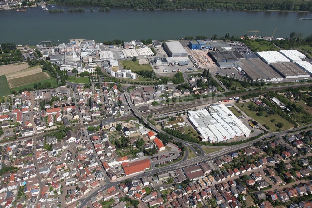 Budenheim von oben - Gewerbe- und Industriegebiete am Rheinufer in Budenheim im Bundesland Rheinland-Pfalz