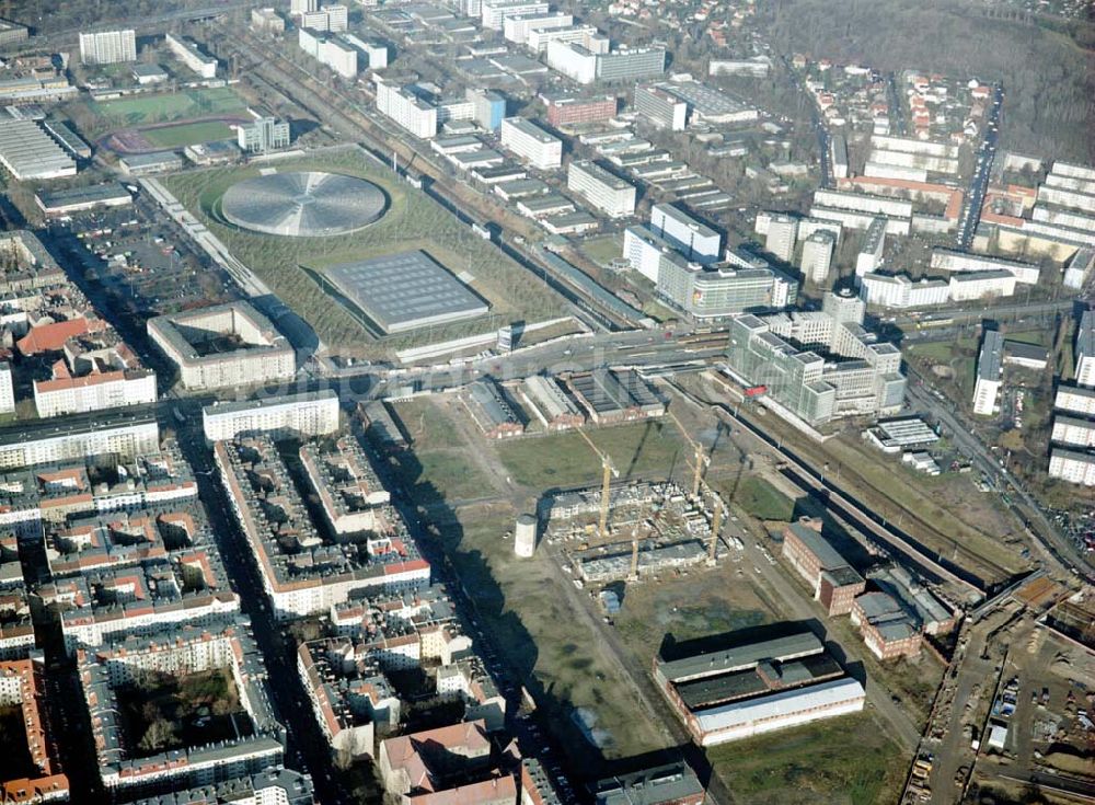 Berlin - Lichtenberg von oben - Gewerbe- und Wohnbau der BLEG auf dem Gelände der alten Schlachthöfe an der Landsberger Allee in Berlin - Lichtenberg.