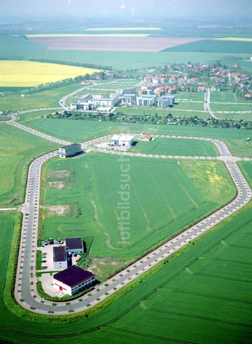 Großkugel / Sachsen - Anhalt von oben - Gewerbe- und Wohngebiet der HVB Projekt in Großkugel am Schkeuditzer Kreuz.