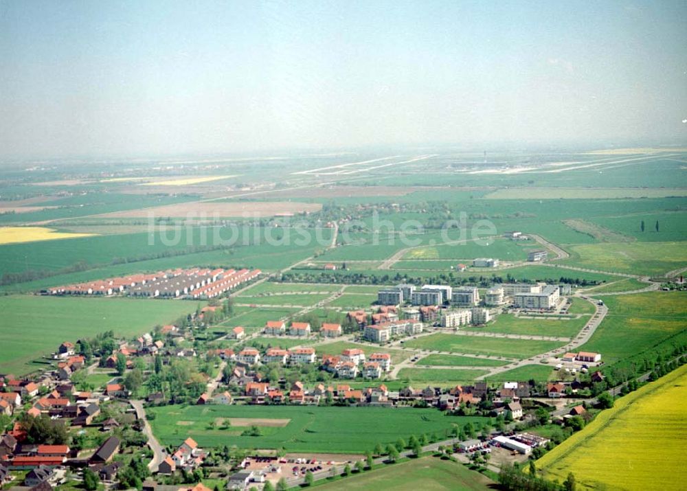 Großkugel / Sachsen - Anhalt von oben - Gewerbe- und Wohngebiet der HVB Projekt in Großkugel am Schkeuditzer Kreuz.