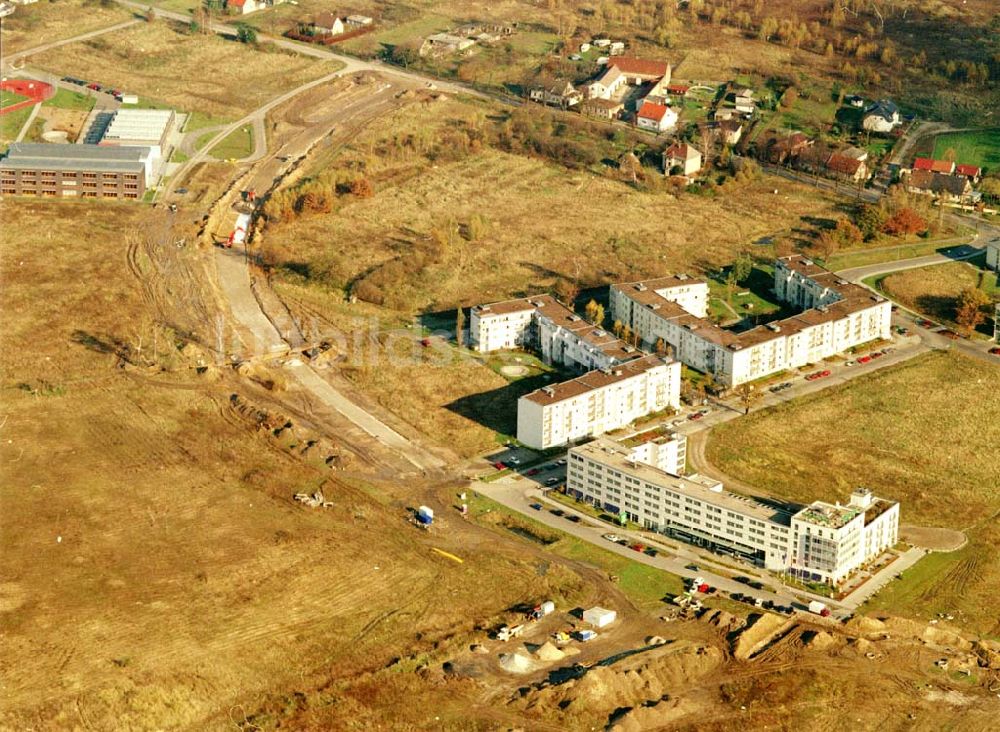 Luftbild Schönefeld - Brandenburg - Gewerbe- und Wohngebiet Roncasa der HVB Projekt GmbH westlich des S- und Fernbahnhofes Schönefeld. 05.11.2002