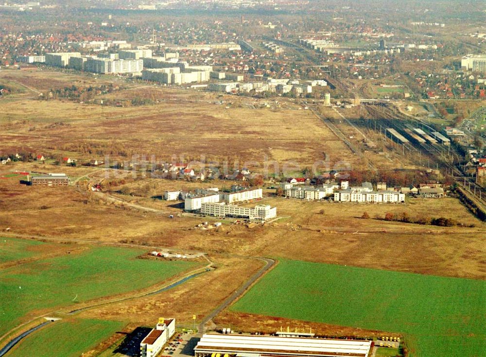 Luftbild Schönefeld - Brandenburg - Gewerbe- und Wohngebiet Roncasa der HVB Projekt GmbH westlich des S- und Fernbahnhofes Schönefeld. 05.11.2002