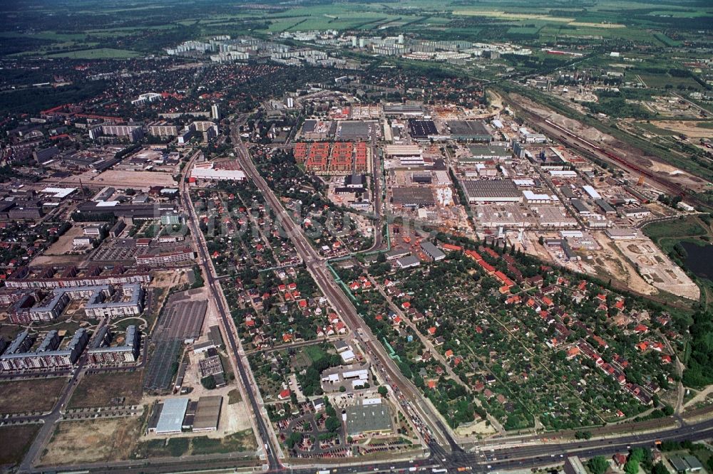 Berlin von oben - Gewerbe- und Wohngebiete Ecke Rhinstraße und Landsberger Allee in Berlin-Hohenschönhausen