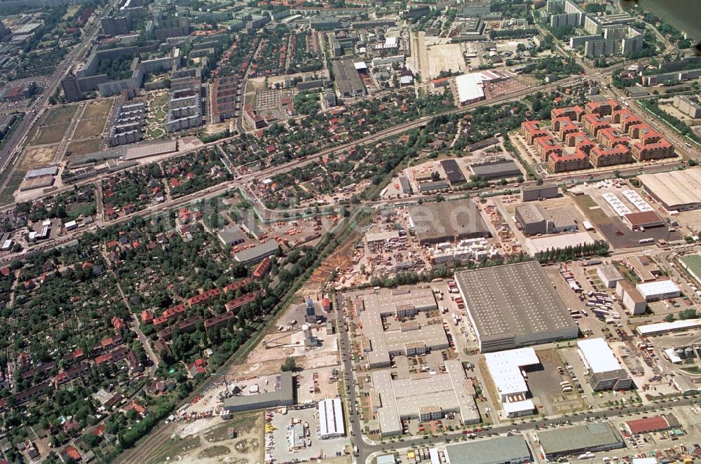 Luftaufnahme Berlin - Gewerbe- und Wohngebiete Ecke Rhinstraße und Landsberger Allee in Berlin-Hohenschönhausen