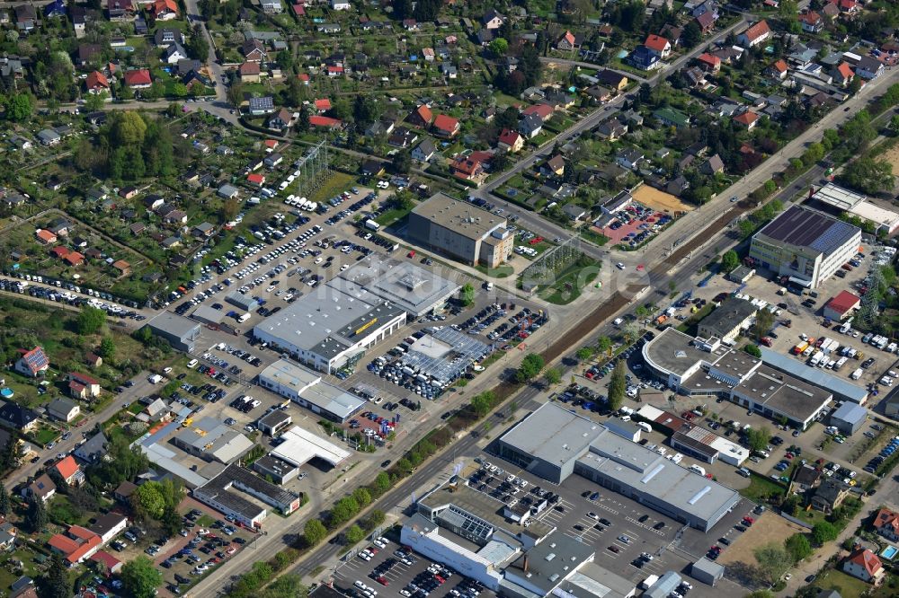 Luftaufnahme Berlin - Gewerbegebiet Autohäuser der Möbus - Gruppe an der Hansastraße im Bezirk Weißensee in Berlin