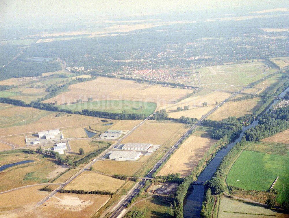 Luftaufnahme Brieselang / Brandenburg - Gewerbegebiet bei Brieselang am Berliner Ring.