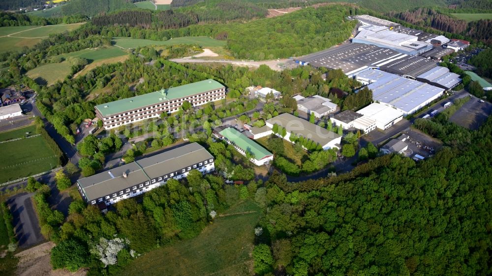 Sankt Katharinen (Landkreis Neuwied) von oben - Gewerbegebiet im Bereich Industriestraße in Sankt Katharinen (Landkreis Neuwied) im Bundesland Rheinland-Pfalz, Deutschland