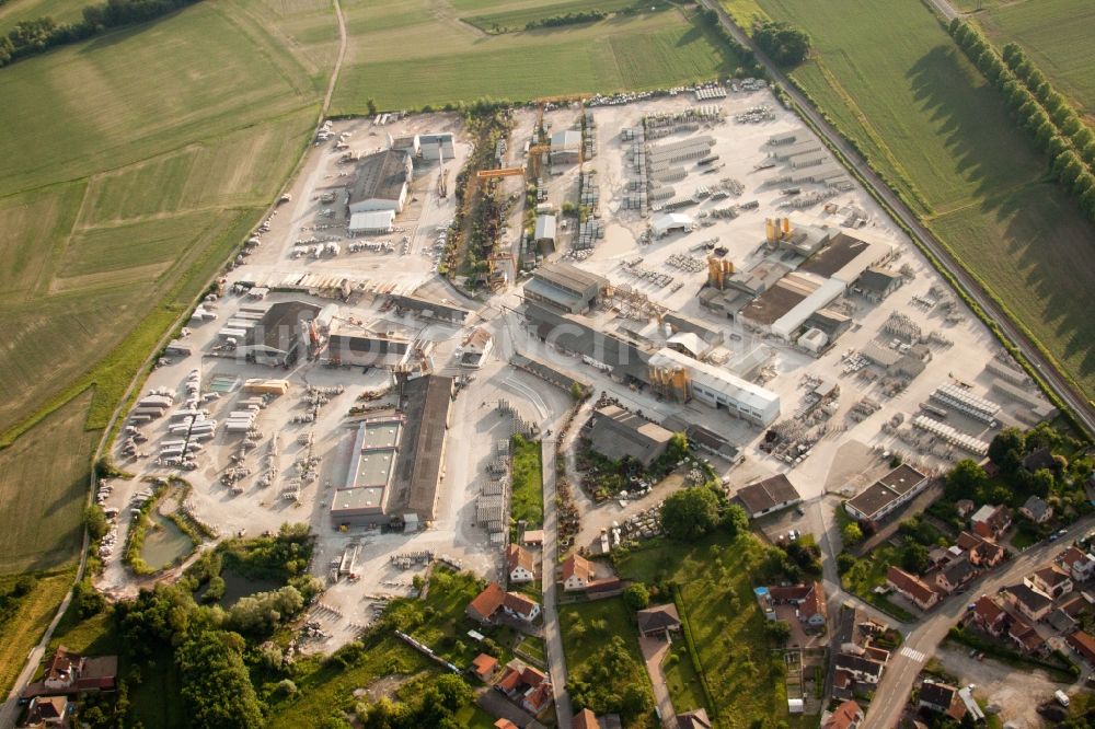 Luftbild Kilstett - Gewerbegebiet Betonbau Stradal in Kilstett in Grand Est, Frankreich