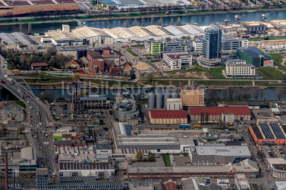 Heilbronn aus der Vogelperspektive: Gewerbegebiet am Binnenhafen in Heilbronn im Bundesland Baden-Württemberg, Deutschland