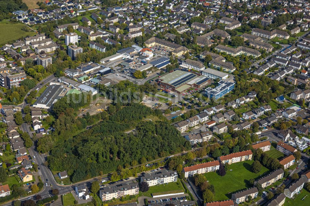 Luftbild Menden (Sauerland) - Gewerbegebiet mit Blick auf die Stadtwerke Menden Am Papenbusch in Menden (Sauerland) im Bundesland Nordrhein-Westfalen, Deutschland