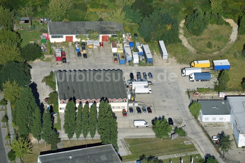 Berlin aus der Vogelperspektive: Gewerbegebiet Boxberger Straße - Hornoer Ring im Ortsteil Marzahn in Berlin, Deutschland