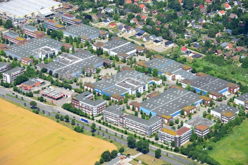 Berlin von oben - Gewerbegebiet mit dem Büro- und Gewerbepark Gip Gewerbe im Park Berlin-Mahlsdorf in Berlin