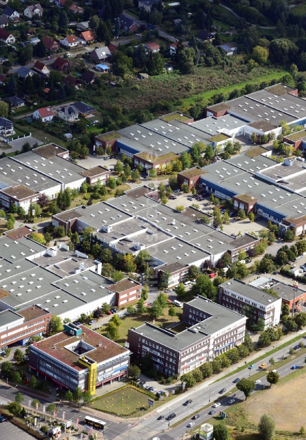 Berlin von oben - Gewerbegebiet mit dem Büro- und Gewerbepark Gip Gewerbe im Park Berlin-Mahlsdorf in Berlin