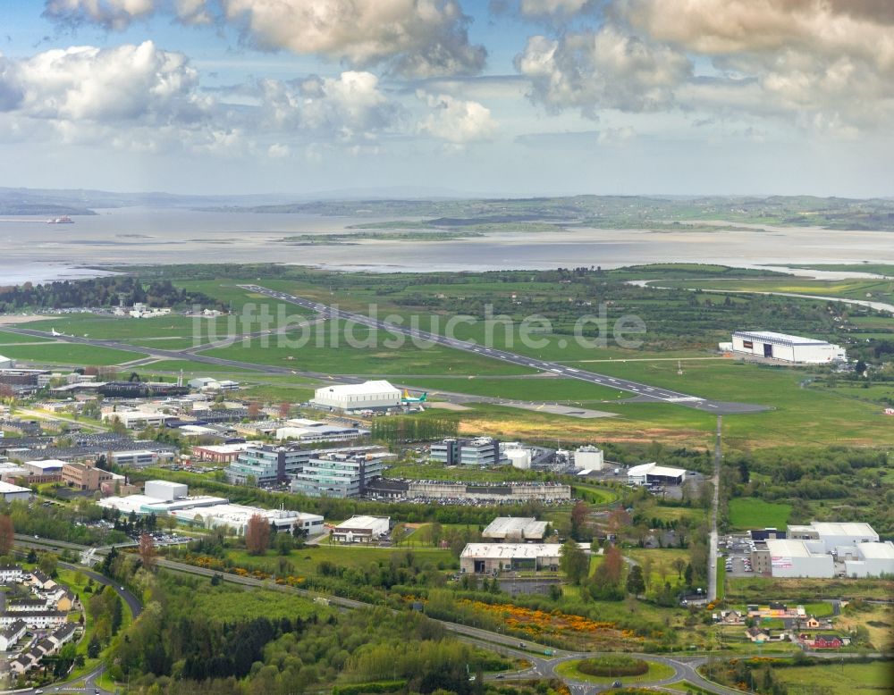 Shannon von oben - Gewerbegebiet Business Park in Shannon in Clare, Irland