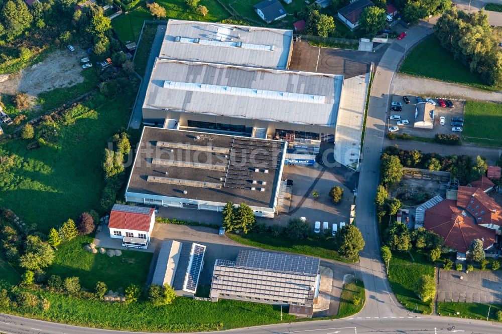 Luftbild Bad Saulgau - Gewerbegebiet mit Colour-Line Oberflächenveredelungsgesellschaft mbH und DecoCompany Der Heimtex-Fachmarkt in Bad Saulgau im Bundesland Baden-Württemberg, Deutschland