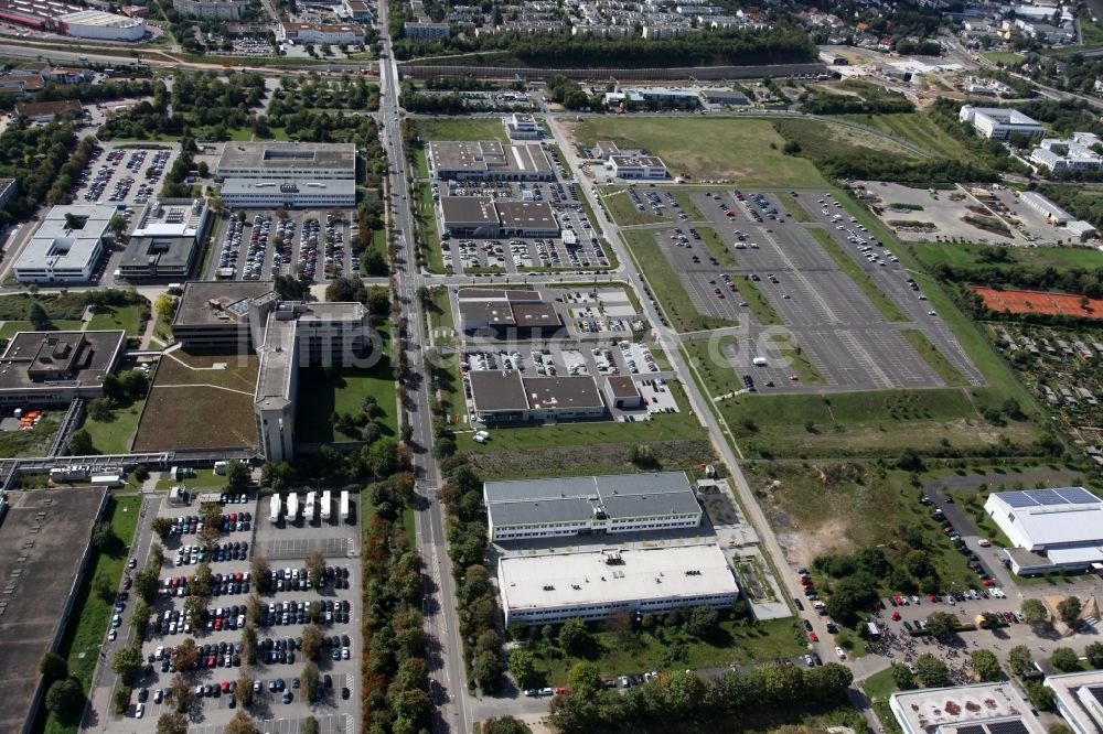 Mainz von oben - Gewerbegebiet und Dienstleistungszentrum mit der Automeile in der Oberstadt in Mainz im Bundesland Rheinland-Pfalz