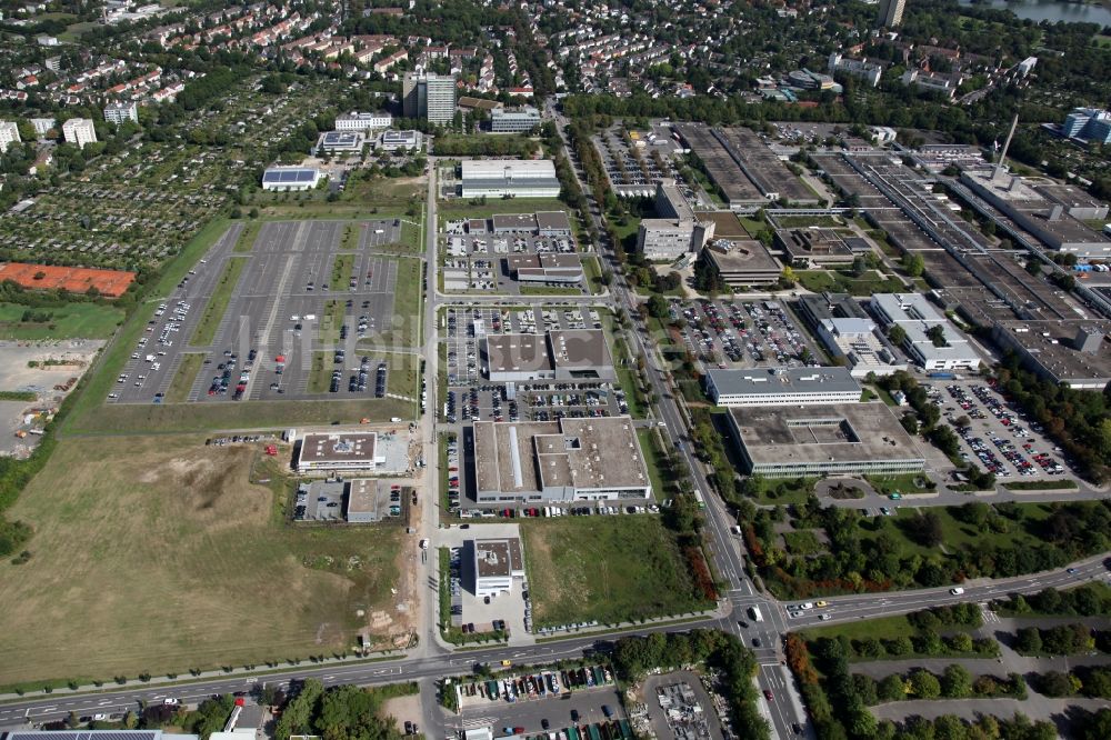 Mainz aus der Vogelperspektive: Gewerbegebiet und Dienstleistungszentrum mit der Automeile in der Oberstadt in Mainz im Bundesland Rheinland-Pfalz