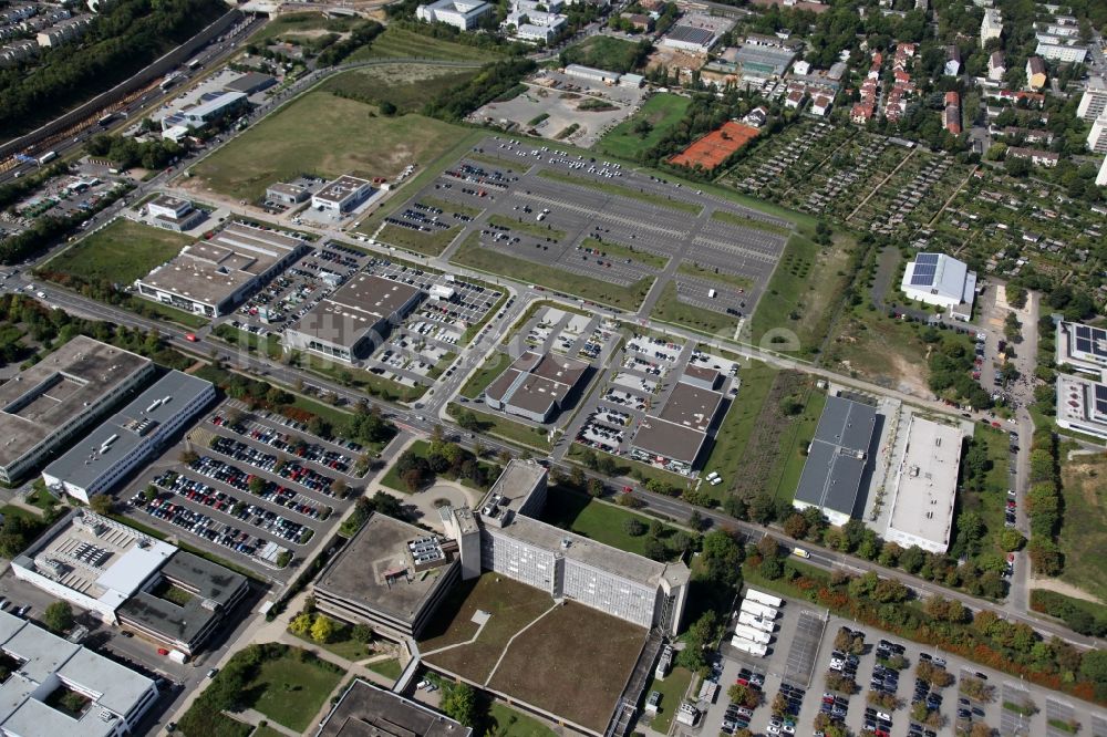 Mainz aus der Vogelperspektive: Gewerbegebiet und Dienstleistungszentrum mit der Automeile in der Oberstadt in Mainz im Bundesland Rheinland-Pfalz